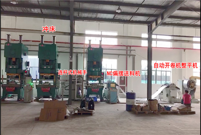 9臺沖床連線(xiàn)多工位連桿機械手配左右伺服偏擺送料機矯正機開(kāi)卷機沖壓生產(chǎn)視頻