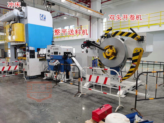 特殊定制雙頭料架三合一送料機順利發(fā)貨珠海智能家具五金配件客戶(hù)